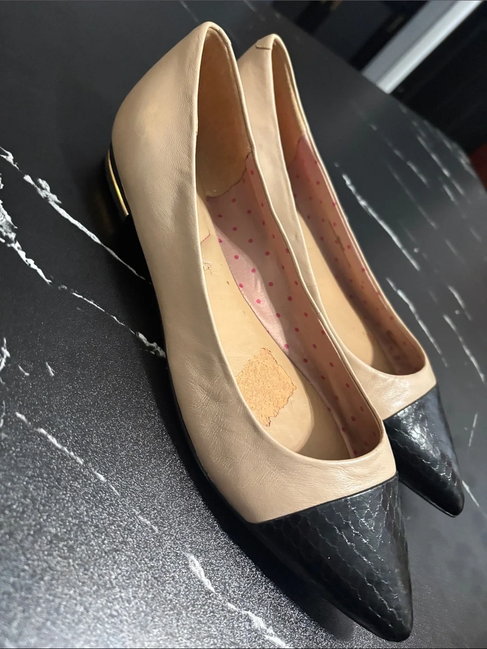 Isaac Mizrahi Two-Tone Pointed Flats in Black & Beige